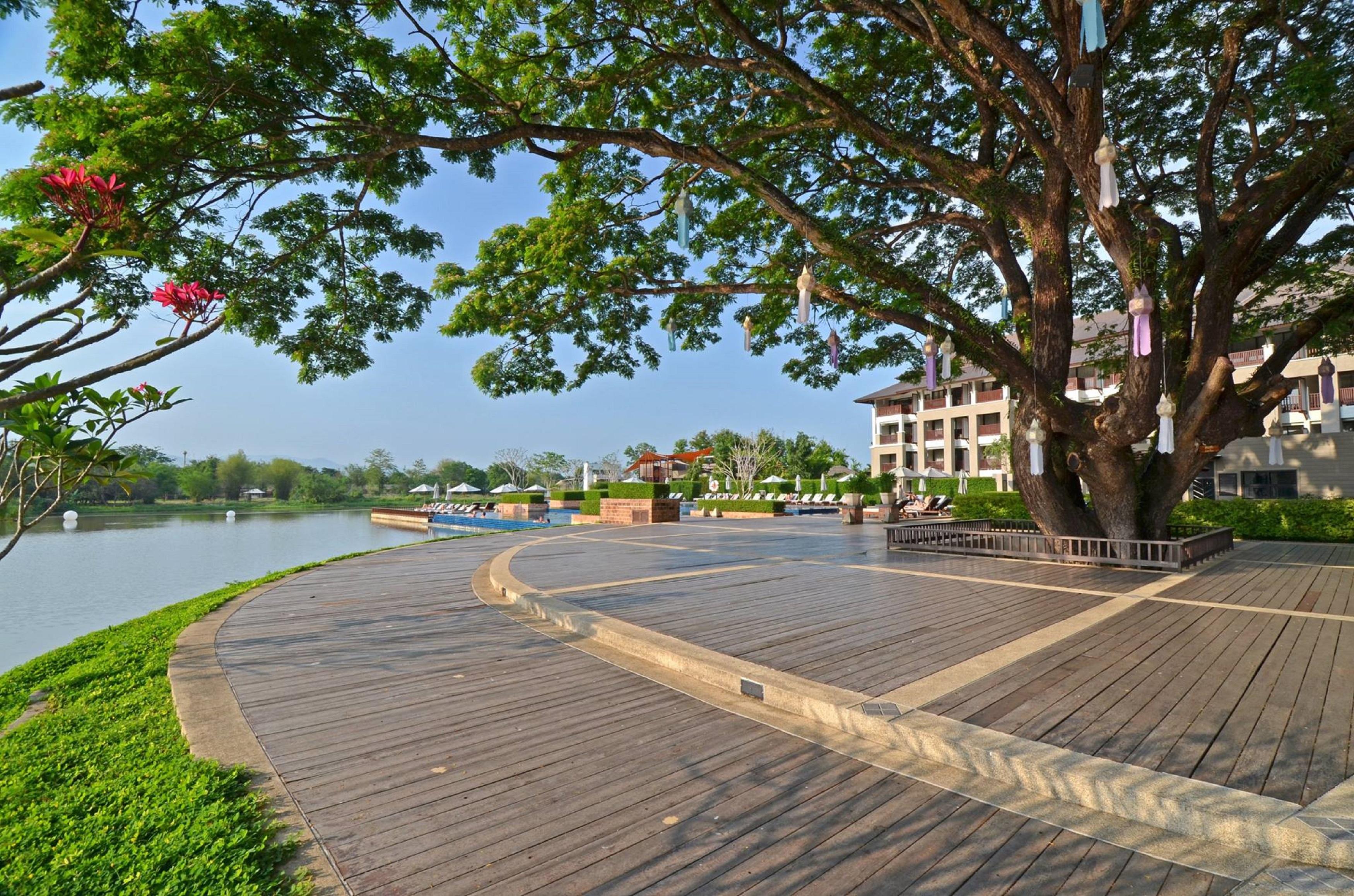 Le Meridien Chiang Rai Resort, Thailand Экстерьер фото View of the Chao Phraya River from the Royal River Park
