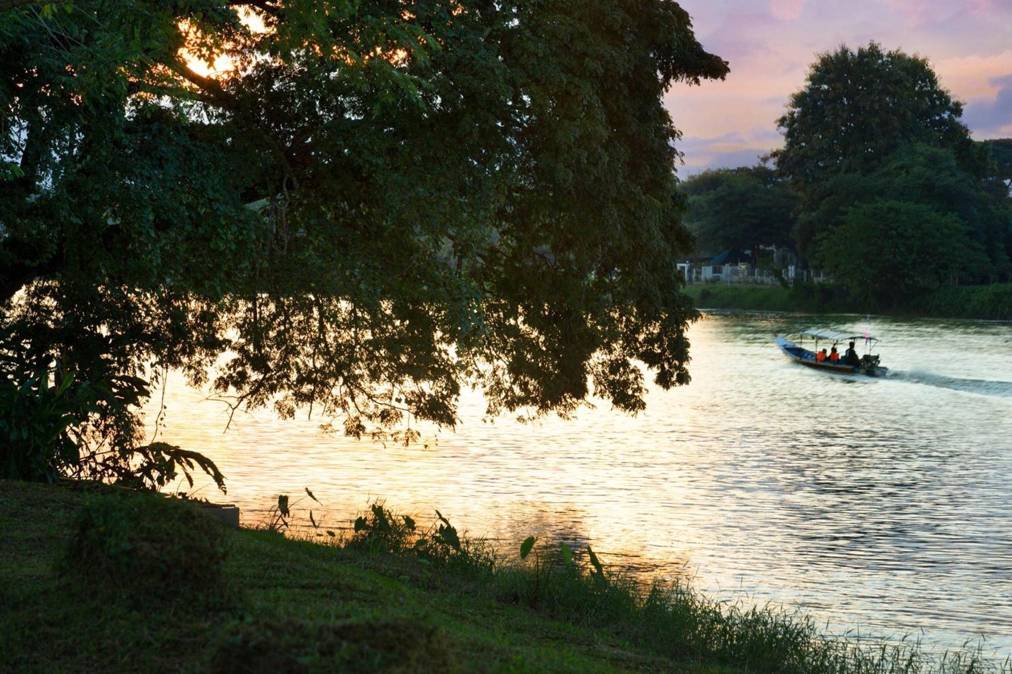 Le Meridien Chiang Rai Resort, Thailand Экстерьер фото Sunset at Lake Waccamaw